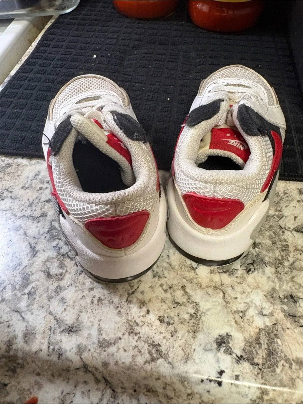 Nike Kids White, Black and Red Low-Top Sneakers